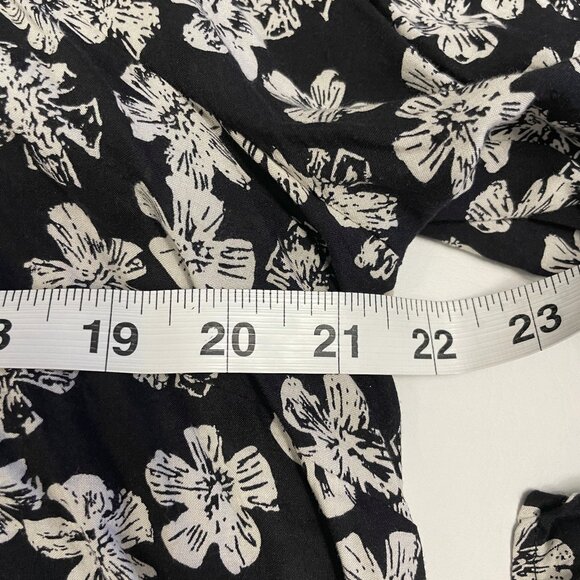 Uncle Frank Dress Size Medium Embroidered Black Floral Bell Sleeve Rayon V-Neck - Picture 10 of 13